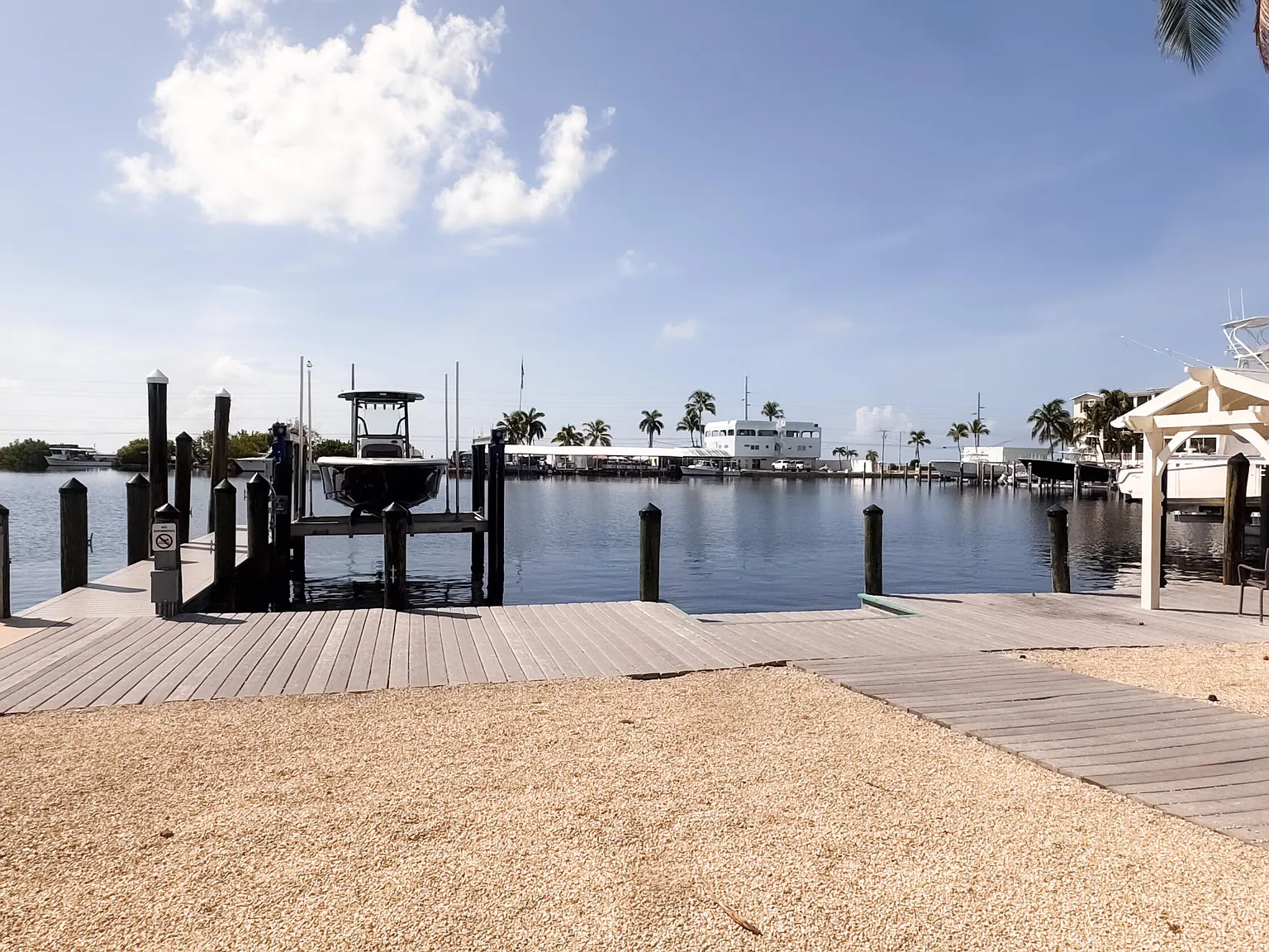 2 bed, 1.0 bath, 1160 sqft, $3,200 — Photo 1