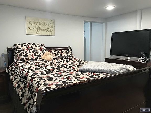 3rd image of 18 Jersey St APT B