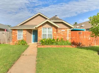 2107 S Robinson Ave, Moore, OK 73170