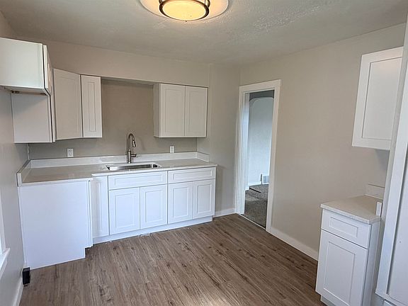 4th image of 652 Ingleside Ave