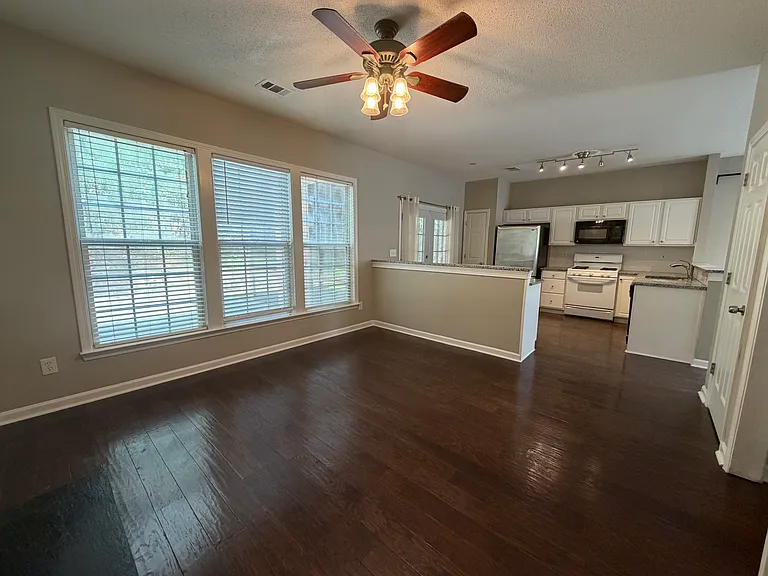 10905 Wittenridge Dr — Photo 8