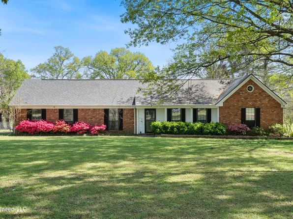 444 Shaker Dr, Senatobia, MS 38668