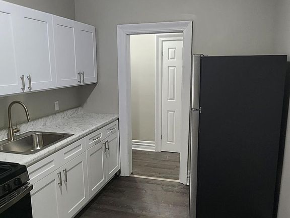 3rd image of 49 Waverly St #E