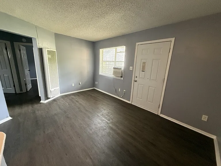 2086 Hubert Ave #3 — Photo 6