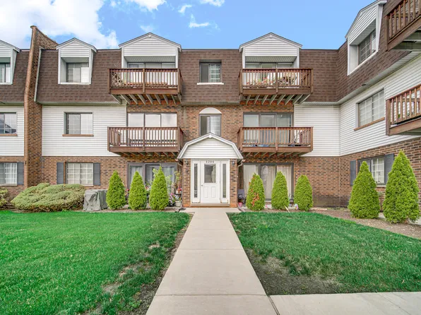 4206 Central Rd APT 3C, Glenview, IL 60025