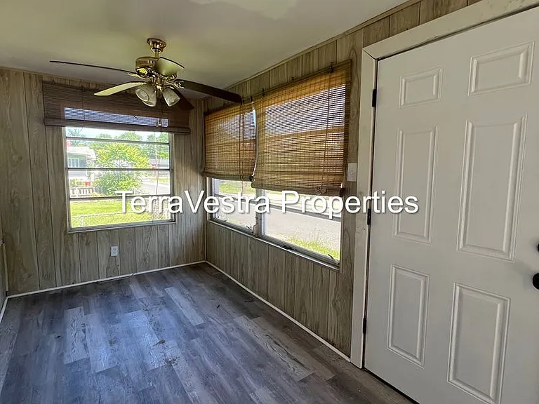 138 Denny Ave — Photo 3