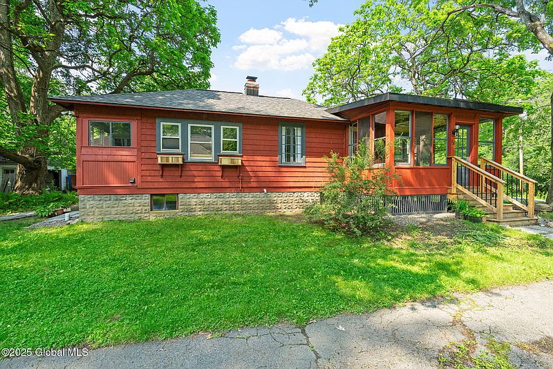 3rd image of 33 Westside Drive