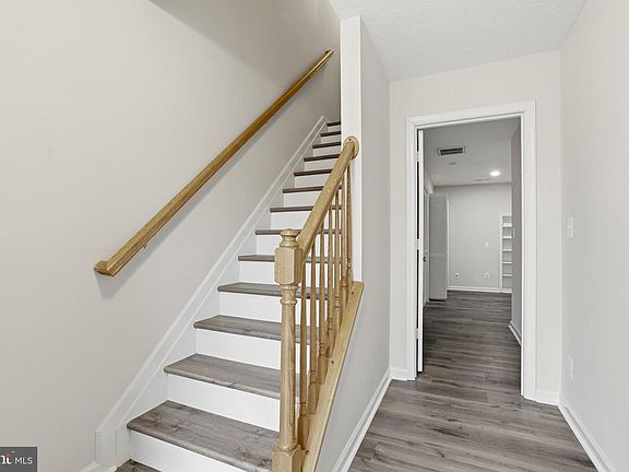 5th image of 105 Meredith Ln
