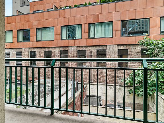 4th image of 325 W 51st St APT 3C