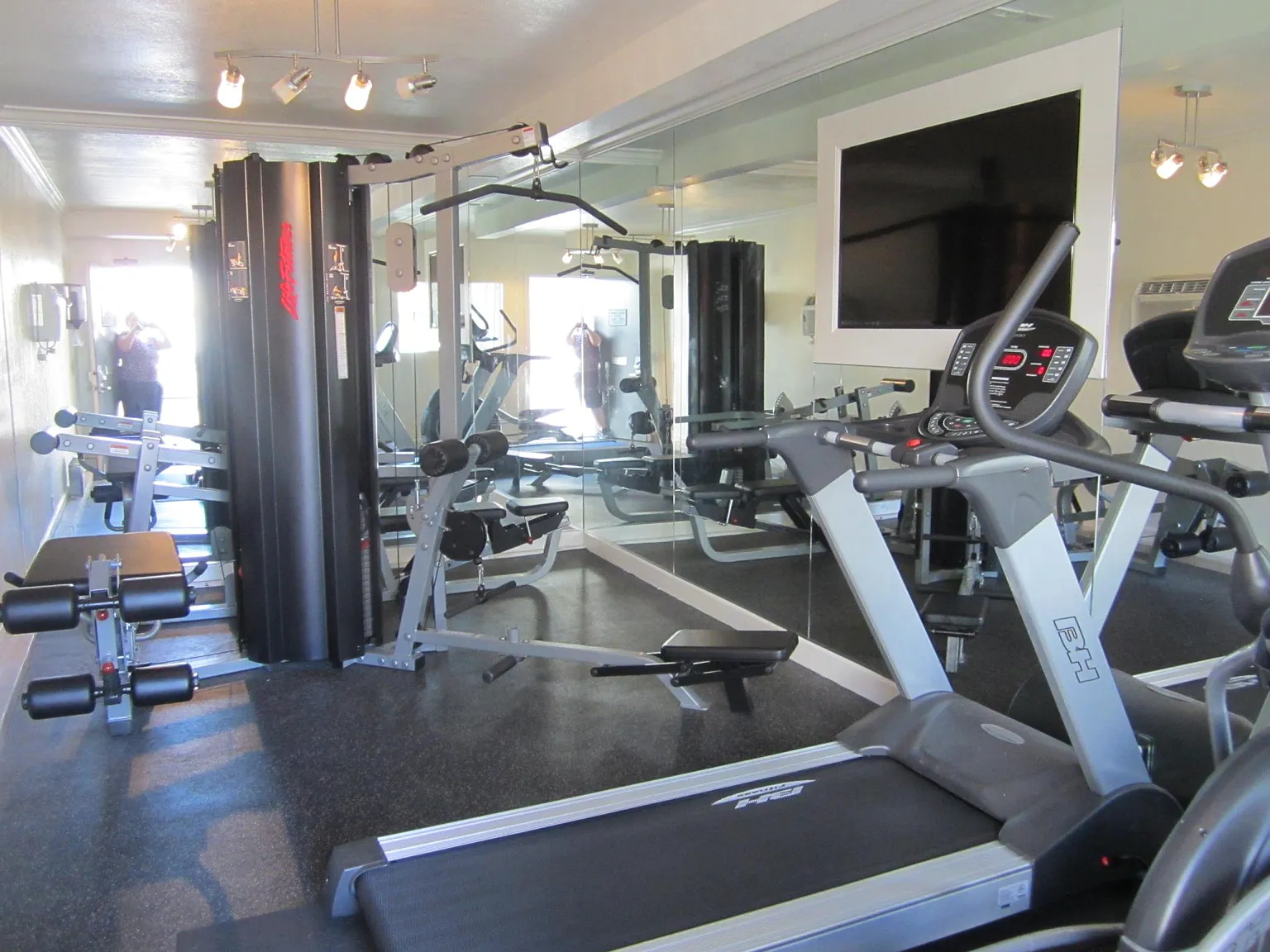 Westbay Apartments — Photo 3