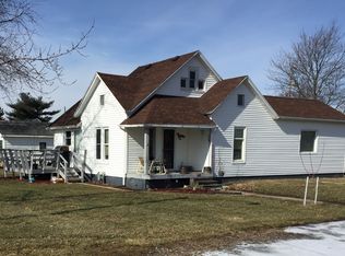 302 N High St, Ellsworth, IL 61737