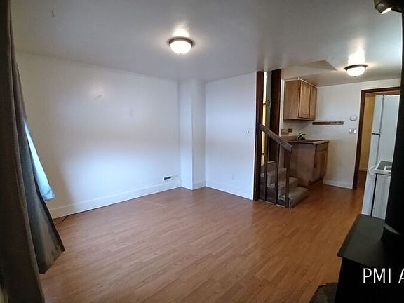 3rd image of 328 1/2 Martin St