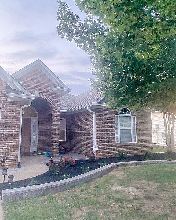 1st image of 213 Collingwood Ln