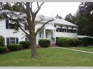 2 Remington Dr, Edison, NJ 08820