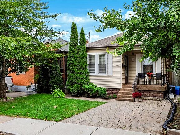 3rd image of 104 Niagara St