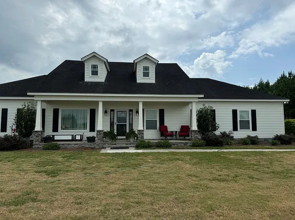 1700 Strickland Rd, Headland, AL 36345