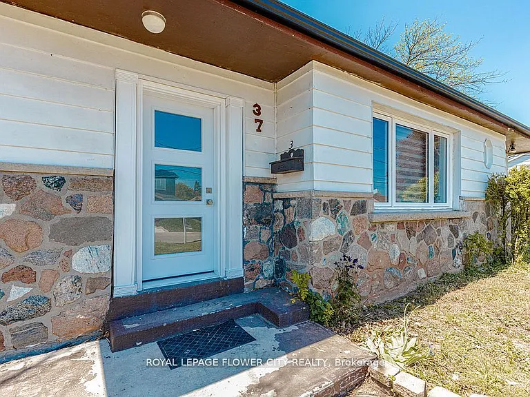 37 Warwick Rd — Photo 3