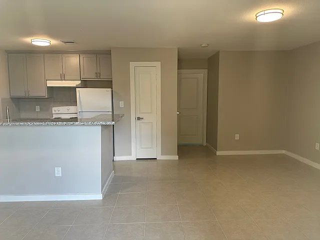 Leonora Apartments — Photo 4