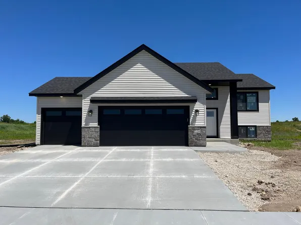 2214 Elk Run Dr SE, Pine Island, MN 55963