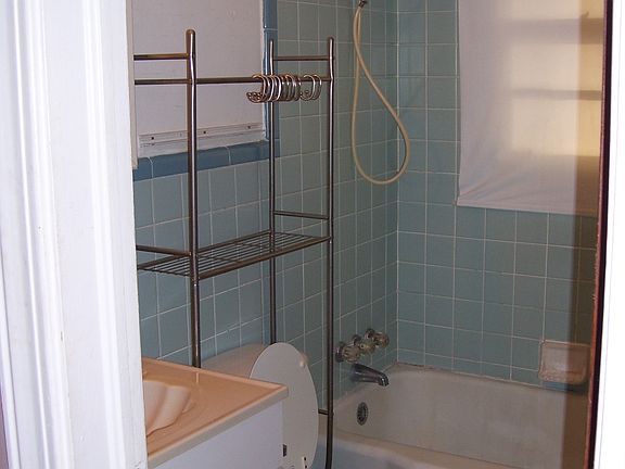 5th image of 6 Elsie Ave #A