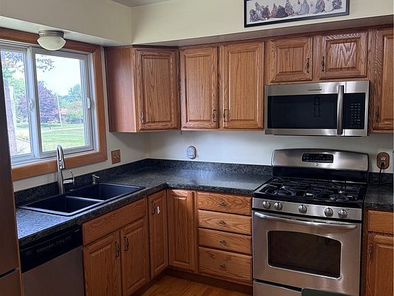 4th image of 3415 Rebecca Dr