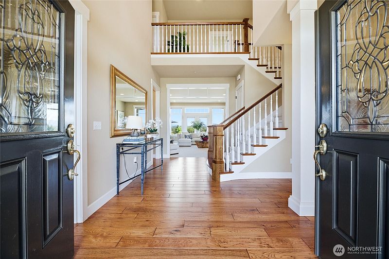 3rd image of 2416 Cascade Drive E