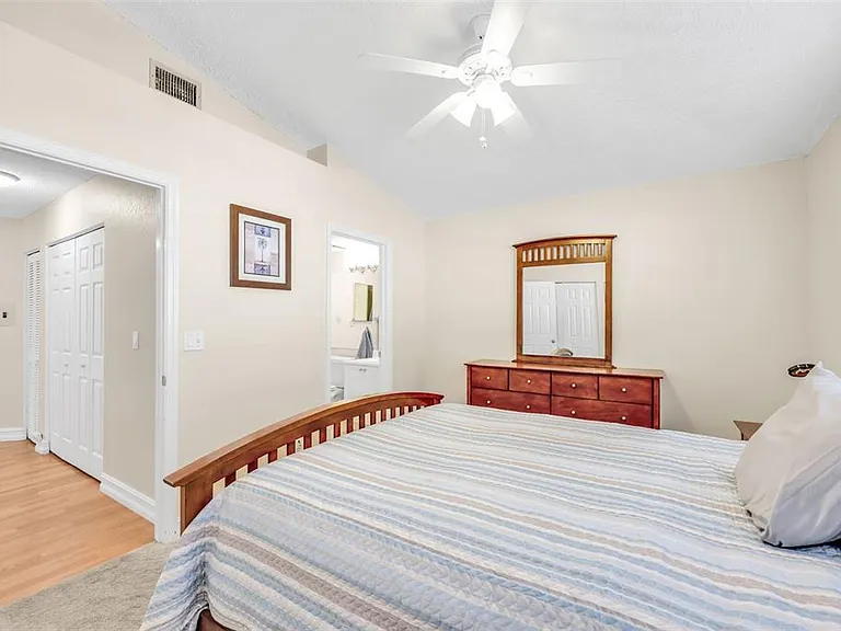 1044 Woodshire Ln #B211 — Photo 31