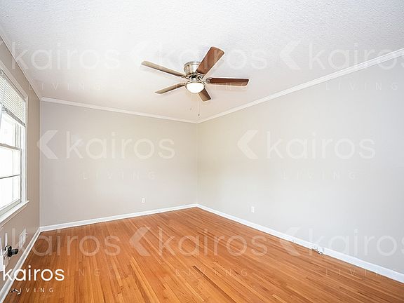 3rd image of 313 Shoreditch Dr