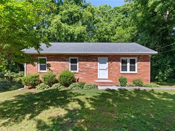 500 Heatherton Ln, Rural Hall, NC 27045