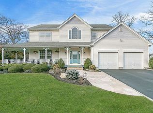 5 Hannibal Ct, East Setauket, NY 11733