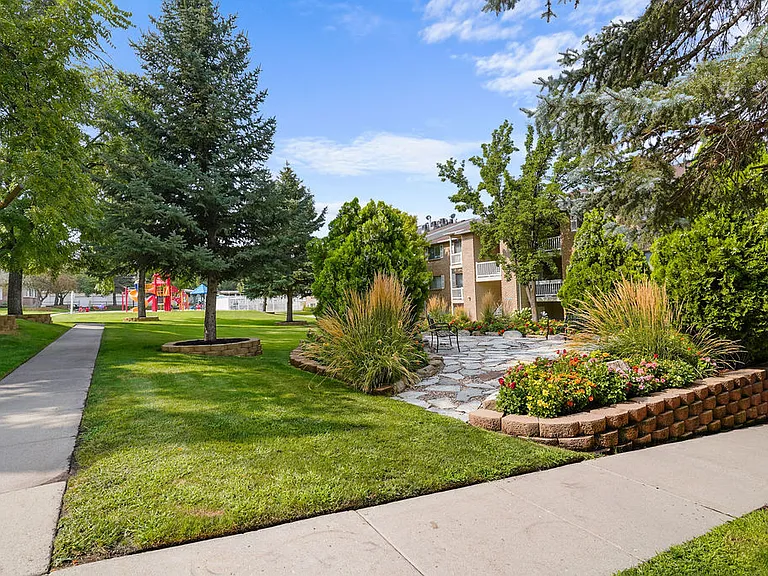 Highland Pointe Apartments — Photo 13