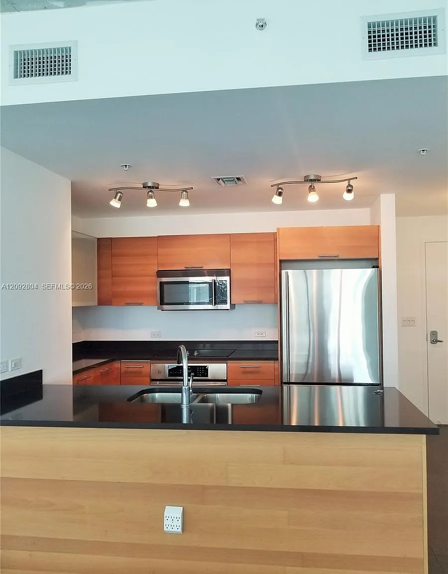 Four Midtown Miami Condo — Photo 4