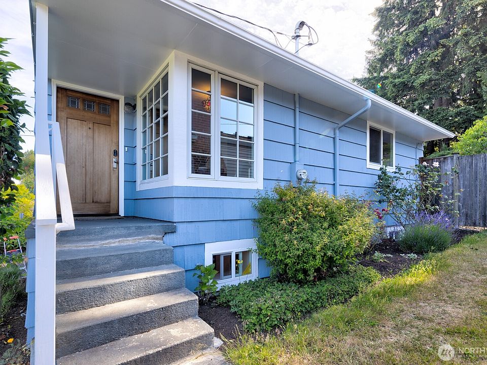 1st image of 4006 32nd Avenue W