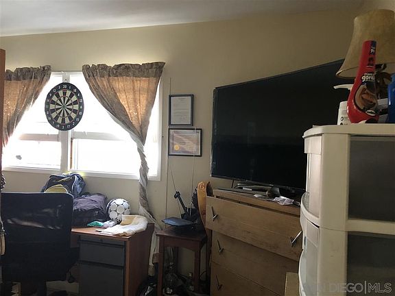 4th image of 117 Roosevelt Ave #A
