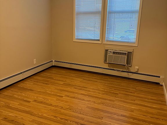 2nd image of 23-38 38th St #1R