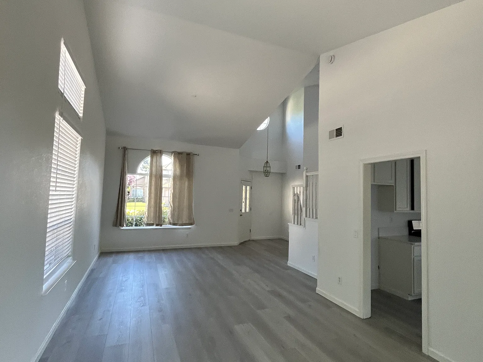 5 bed, 2513 sqft, $3,300 — Photo 4