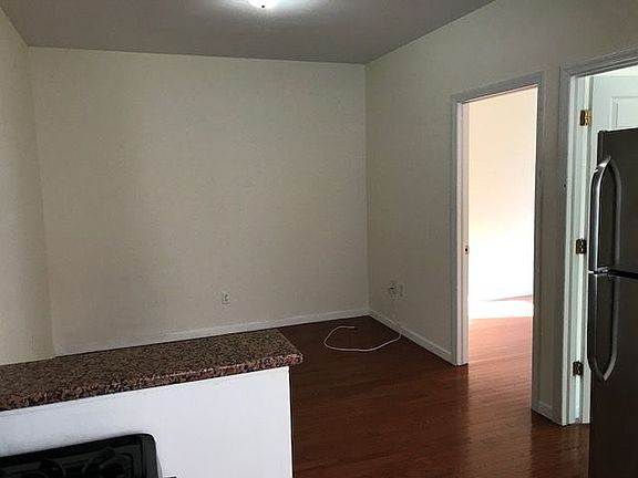 5th image of 3111 36th St APT 2R