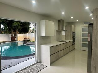522 S Rainbow Dr, Hollywood, FL 33021