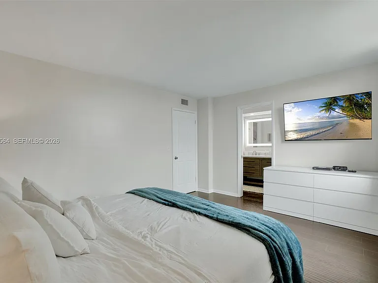 500 Egret Cir #8403 — Photo 14