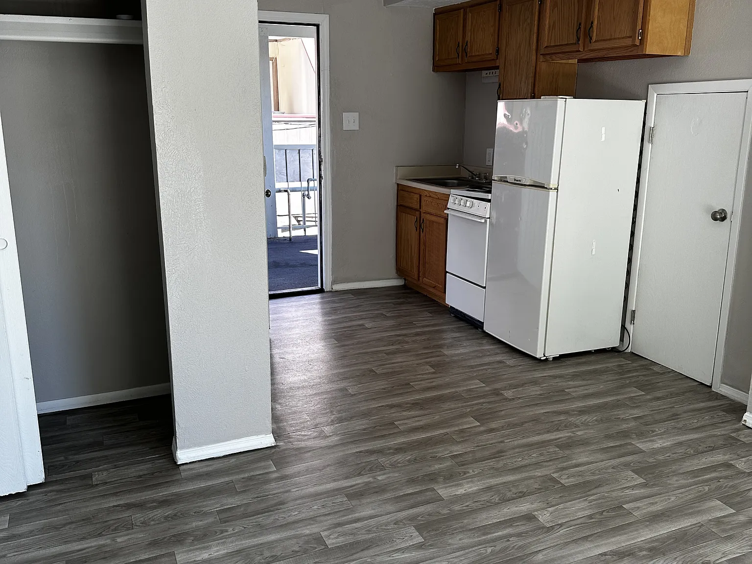 318 Princeton Drive Southeast - 6 — Photo 3