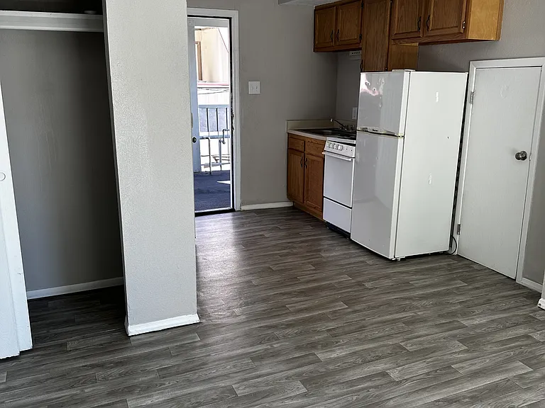 318 Princeton Dr SE #6 — Photo 3