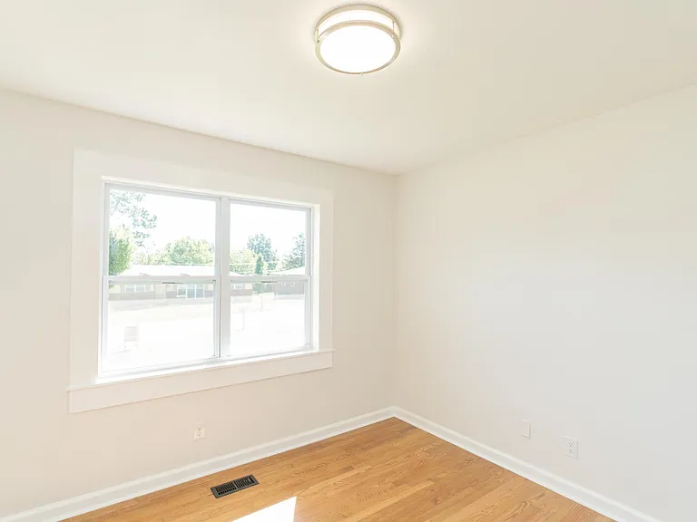 913 Woodmore Ter — Photo 52