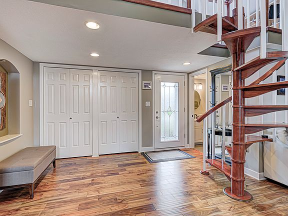 3rd image of 8816 Cindy Ln