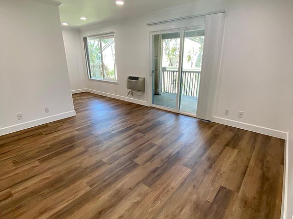 2nd image of 8521 Villa La Jolla Dr APT D