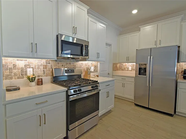 17304 Banded Gold Ln — Photo 16