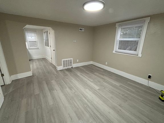 4th image of 668 1/2 E Springview Dr #1/2