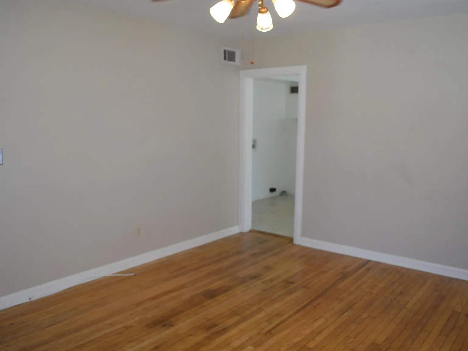 1 bed, 1.0 bath, 700 sqft, $1,175 — Photo 3