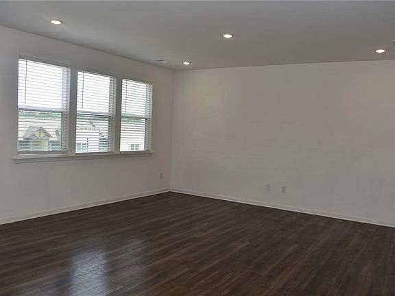 3rd image of 190 Mission Blvd