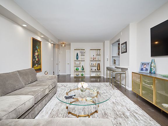 5th image of 345 E 80th St APT 10B