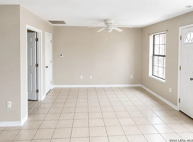 1 bed, 1.0 bath, 700 sqft, $700 — Photo 3